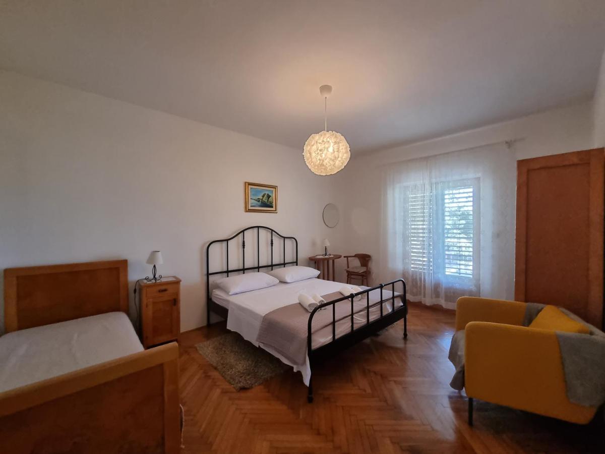 Cozy Apartments With Seafront Terraces Omiš Exterior foto