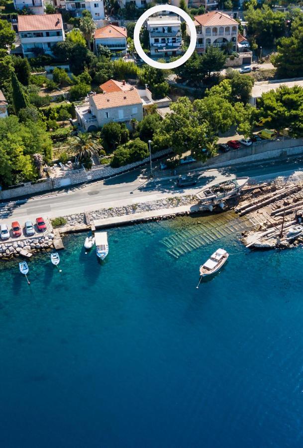 Cozy Apartments With Seafront Terraces Omiš Habitación foto