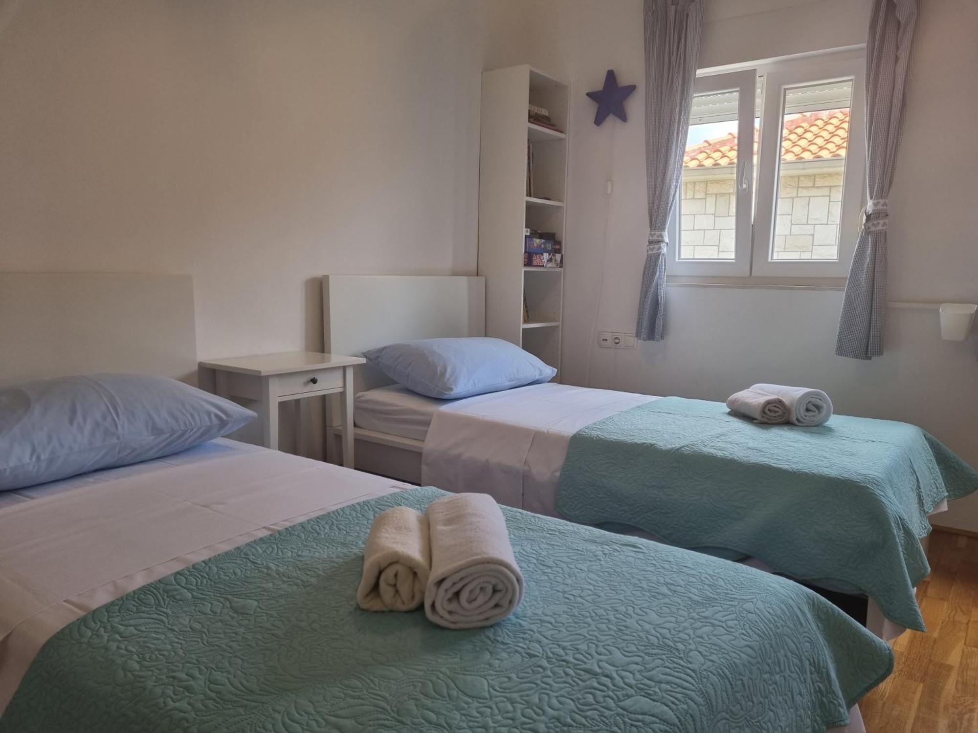 Cozy Apartments With Seafront Terraces Omiš Habitación foto