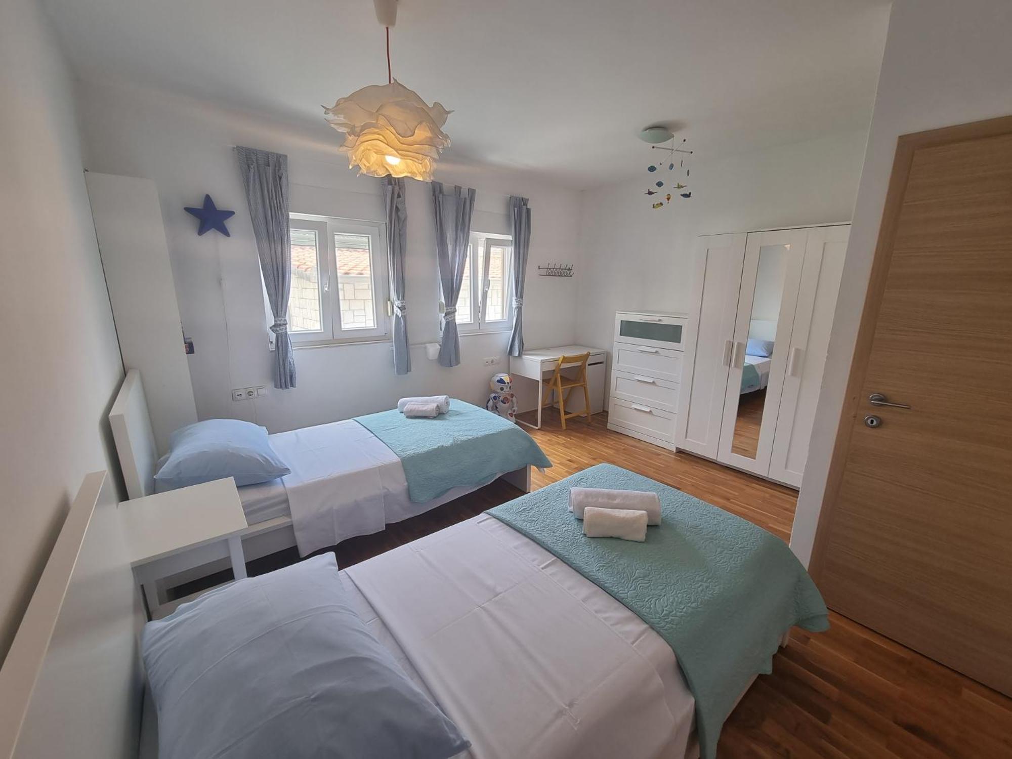 Cozy Apartments With Seafront Terraces Omiš Habitación foto