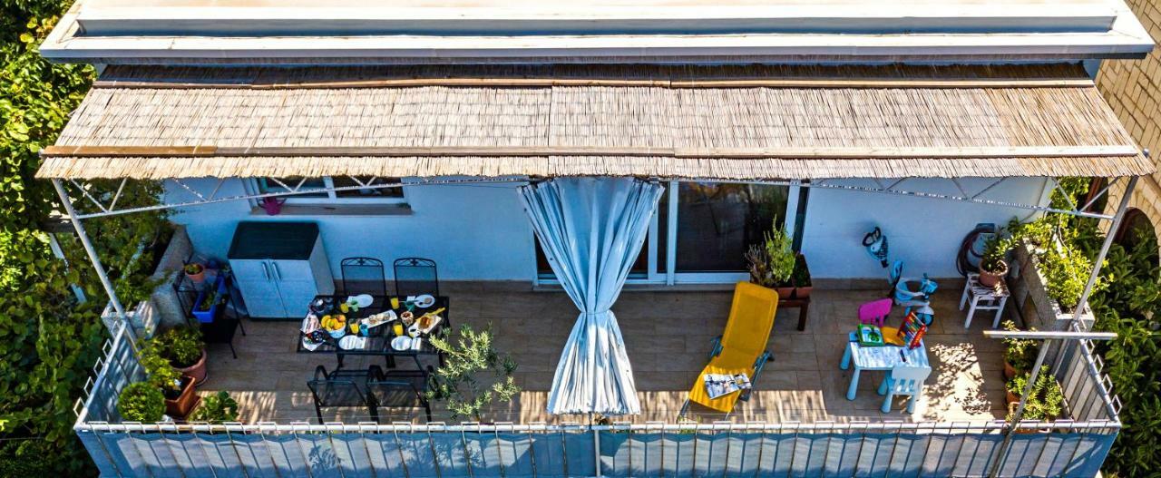 Cozy Apartments With Seafront Terraces Omiš Exterior foto