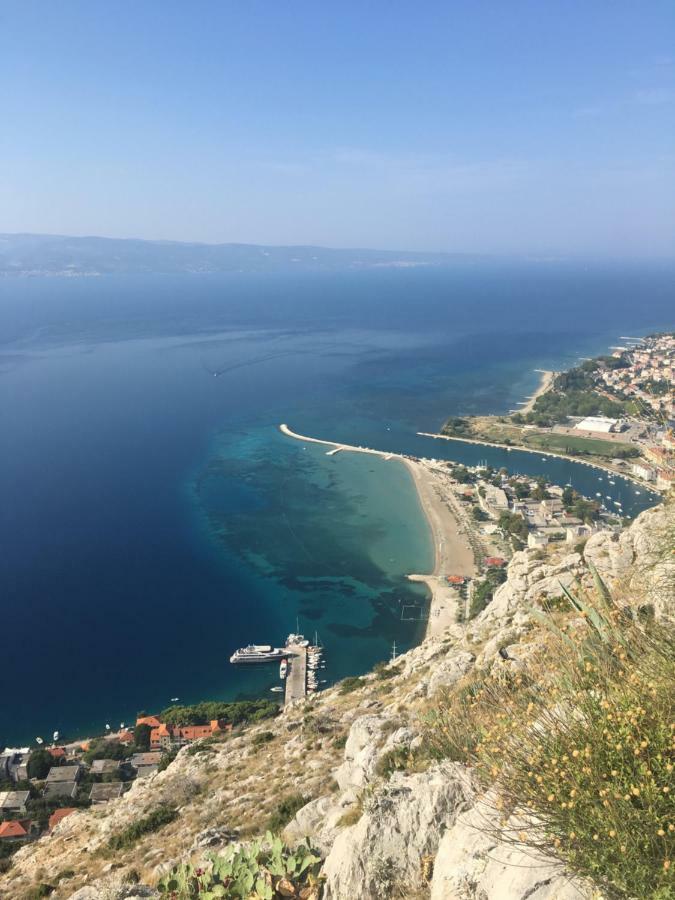 Cozy Apartments With Seafront Terraces Omiš Exterior foto